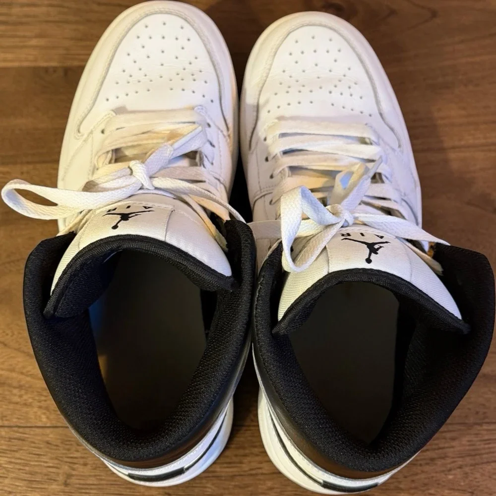Nike Air Jordan 1 Mid Reverse Panda Mens 8.5 White Black DQ8426-132 Leather